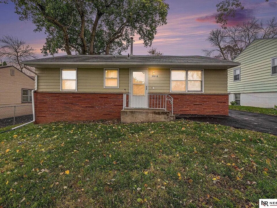 3816 Gertrude St in Bellevue, NE - Building Photo