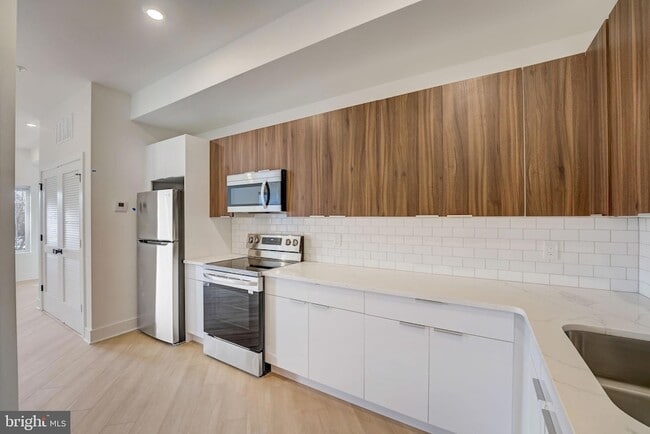 4200 Lancaster Ave, Unit 202 in Philadelphia, PA - Foto de edificio - Building Photo