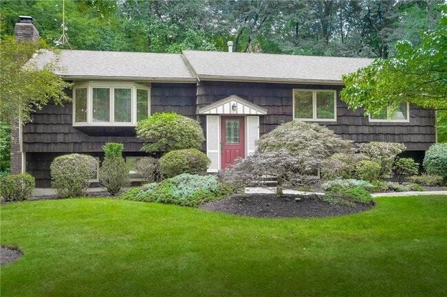 property at 6 Potter Ln