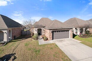 37184 Sills Dr in Prairieville, LA - Building Photo