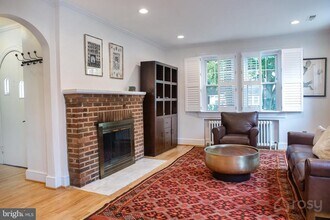 1105 20th St S in Arlington, VA - Foto de edificio - Building Photo