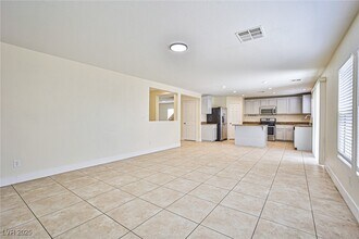 8338 Lavender Jade Ct in Las Vegas, NV - Building Photo - Building Photo