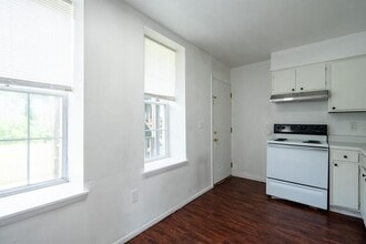 50-62-62 East St in Schaghticoke, NY - Foto de edificio - Building Photo