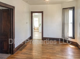 1012 Bridge St NW in Grand Rapids, MI - Building Photo