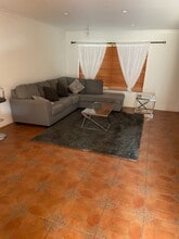 19050 Kittridge St, Unit 6 in Reseda, CA - Building Photo - Building Photo