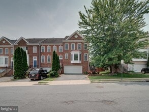 18549 Sierra Springs Square in Leesburg, VA - Building Photo - Building Photo