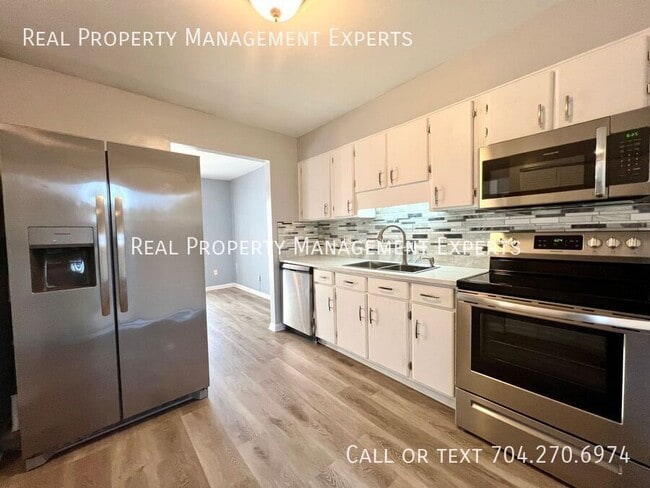 property at 7844 Hummingbird Ln