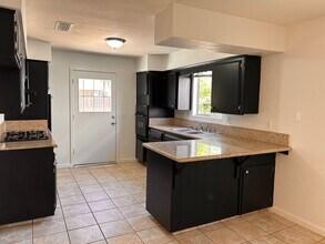1610 W La Vida Ave in Visalia, CA - Building Photo - Building Photo