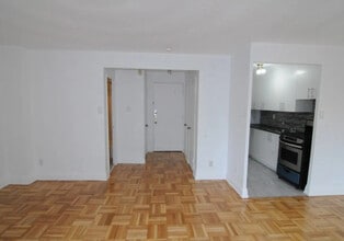168 Erskine in Toronto, ON - Building Photo - Building Photo