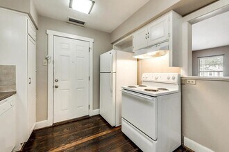 202 S Willomet Ave, Unit 2 in Dallas, TX - Building Photo - Building Photo