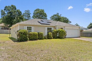 147 Cabana Way in Crestview, FL - Building Photo