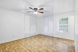 609 Carlos G Parker Blvd NW in Taylor, TX - Building Photo - Building Photo