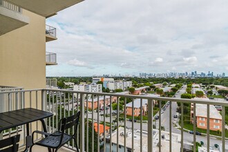 987 SW 37th Ave in Miami, FL - Building Photo - Building Photo