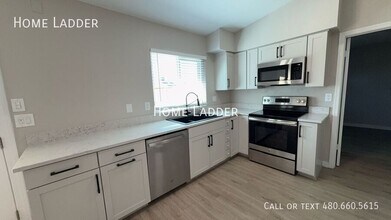 3633 W Tonto Ln in Glendale, AZ - Building Photo - Building Photo