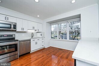 3964 Burning Bush Ct in Fairfax, VA - Building Photo - Building Photo