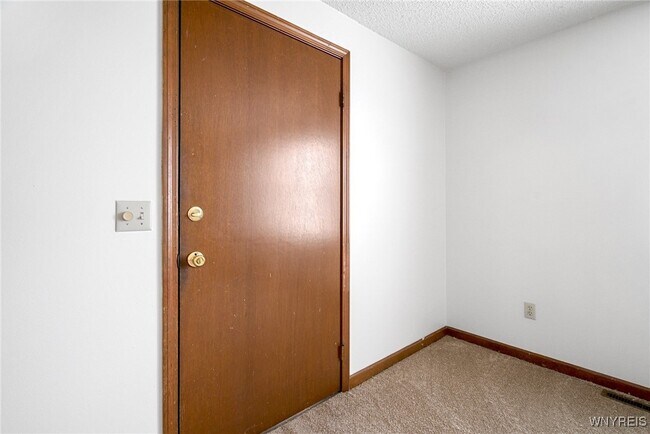 325 Kaymar Dr in Buffalo, NY - Building Photo - Building Photo