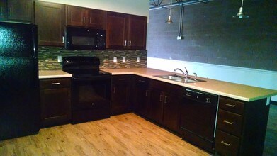 Coventry Lofts in Cedar Rapids, IA - Building Photo - Building Photo