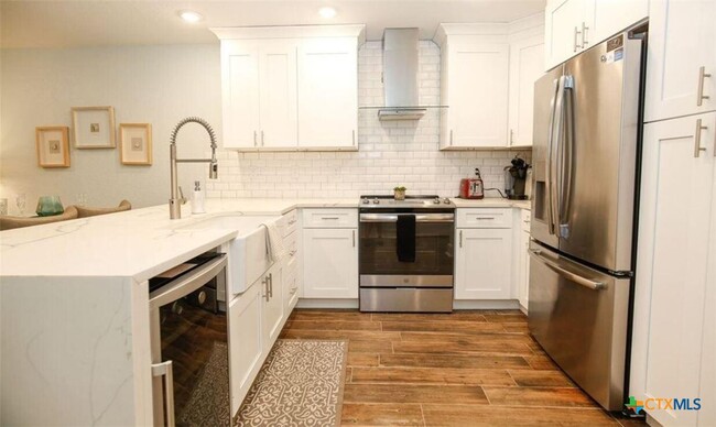 104 Cove E in Horseshoe Bay, TX - Building Photo - Building Photo