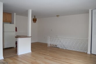 48 Lincoln Gdns in Parsippany Troy Hills, NJ - Foto de edificio - Building Photo