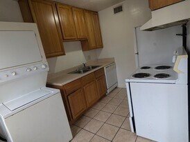 215 Lovelace Dr in Tallahassee, FL - Building Photo