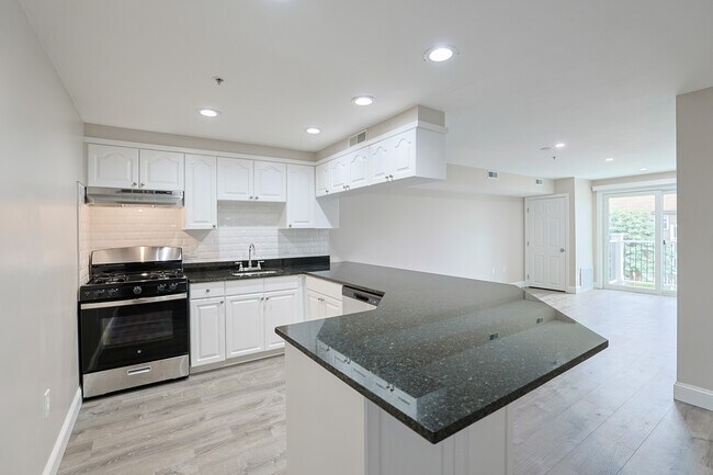 Pondsview Apartments in Billerica, MA - Building Photo - Interior Photo