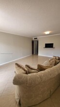 5199 NW 7th St in Miami, FL - Building Photo - Building Photo