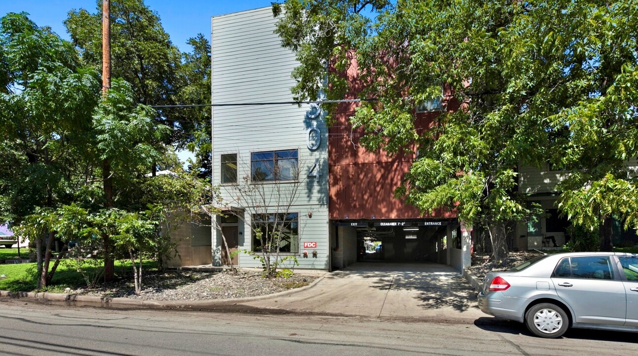 302 E 30th St, Unit 4 in Austin, TX - Building Photo