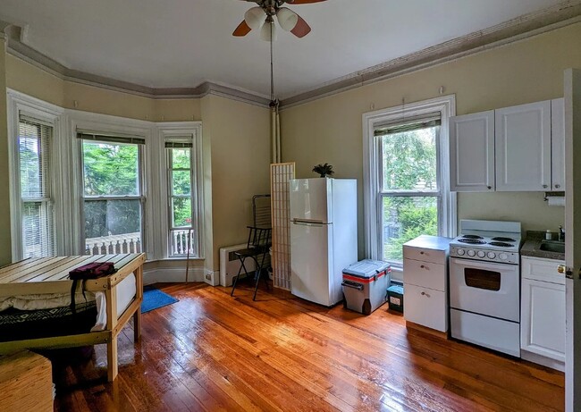 69 Dana St, Unit 1 in Cambridge, MA - Building Photo - Building Photo