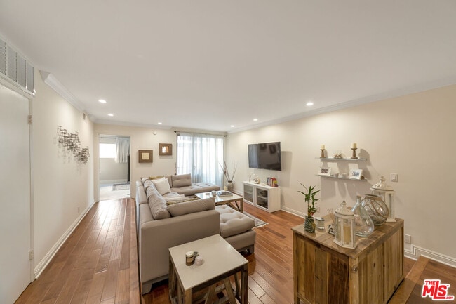 1000 S Westgate Ave in Los Angeles, CA - Building Photo - Building Photo