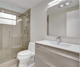 18720 NE 18th Ave in Miami, FL - Building Photo - Building Photo