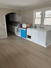 995 Western Ave, Unit 100 in Brattleboro, VT - Foto de edificio - Building Photo