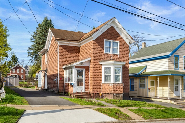 815 Chestnut St in Utica, NY - Building Photo - Building Photo