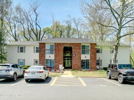 18-4 Augusta Ct in Freehold Township, NJ - Building Photo