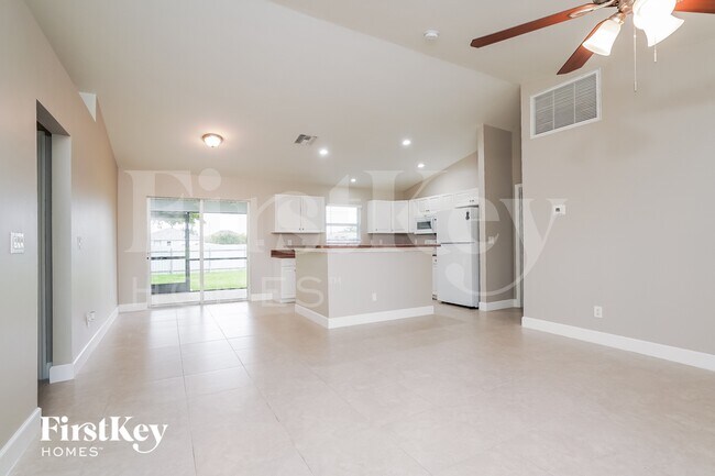 2031 NE 9th Pl in Cape Coral, FL - Building Photo - Building Photo