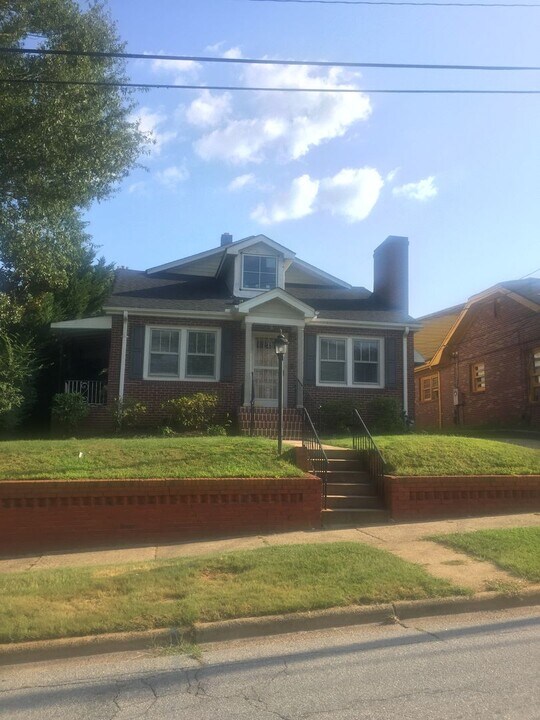 504 University Ridge in Greenville, SC - Building Photo