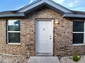9 S Mississippi St in Alton, TX - Building Photo