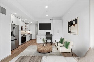 1081 Juniper St NE in Atlanta, GA - Building Photo - Building Photo