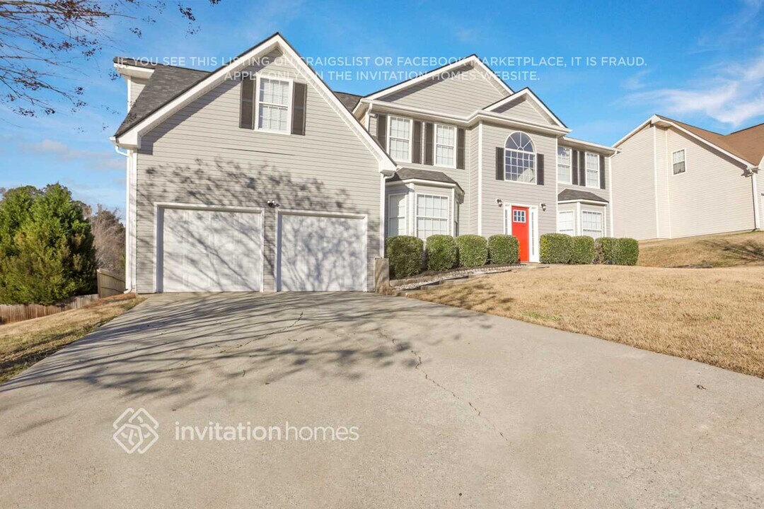 6032 Hitt Lake Trail in Stone Mountain, GA - Foto de edificio