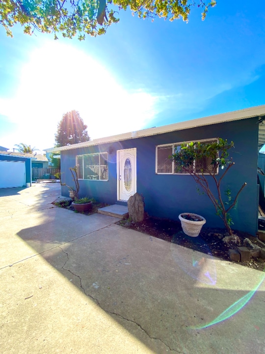 635 N Delaware St in San Mateo, CA - Building Photo