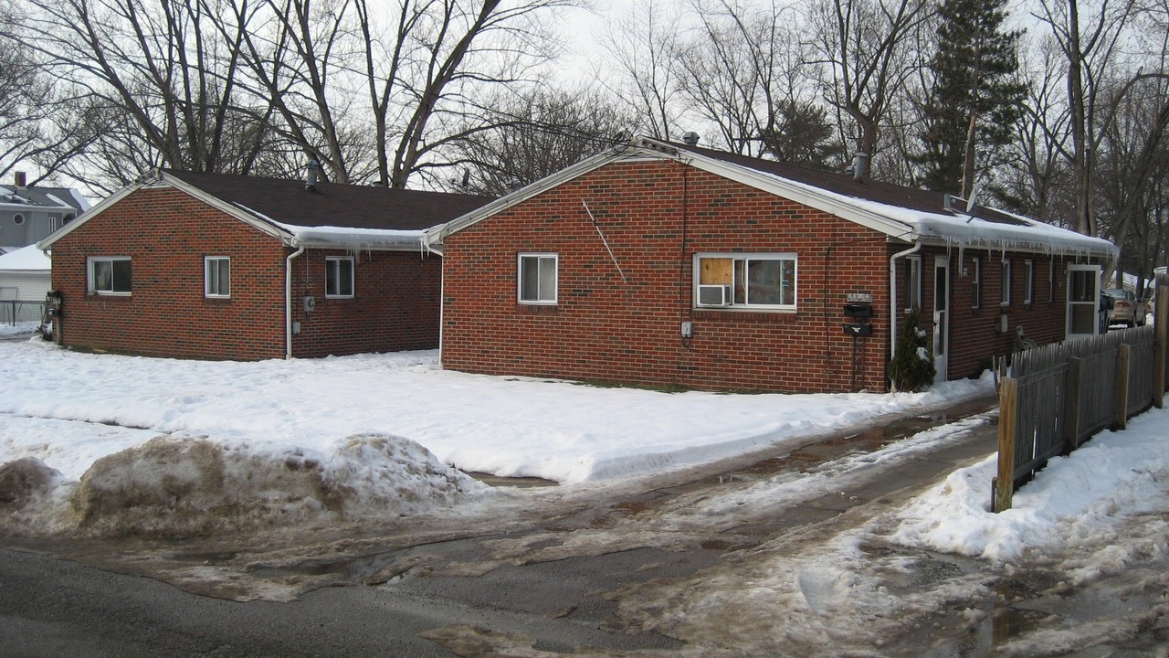 301-311 Erie St in Cuyahoga Falls, OH - Building Photo