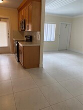95 Edgewater Dr, Unit 103 in Coral Gables, FL - Building Photo - Building Photo