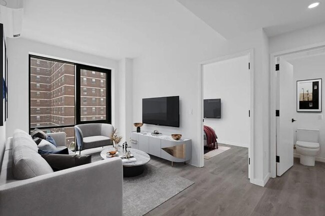 33-52-52 Crescent St in Queens, NY - Building Photo - Building Photo