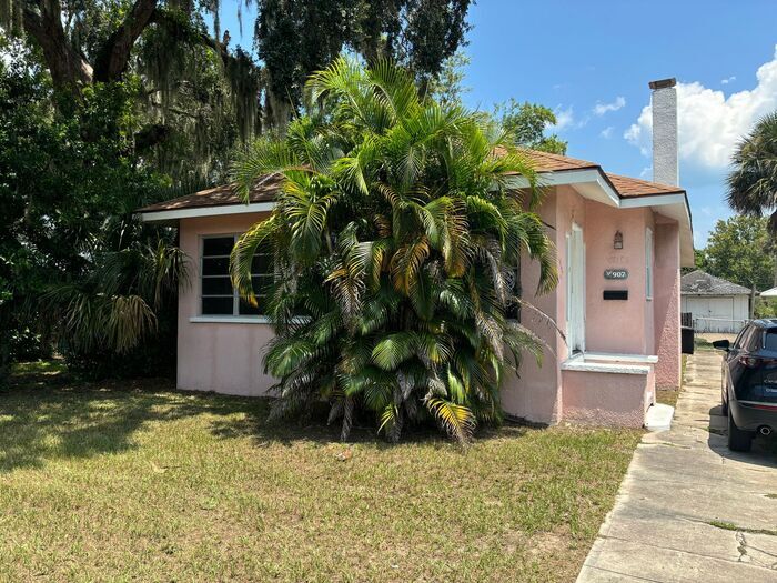 907 Live Oak St in New Smyrna Beach, FL - Building Photo