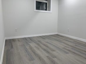 5 Jasmine Dr in London, ON - Building Photo - Building Photo