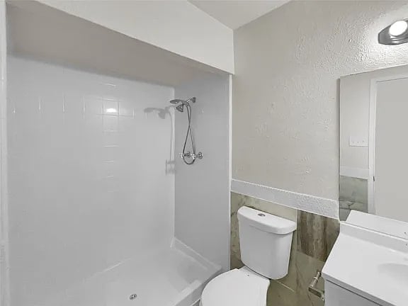 6102 Lakecrest Dr in Garland, TX - Building Photo - Building Photo