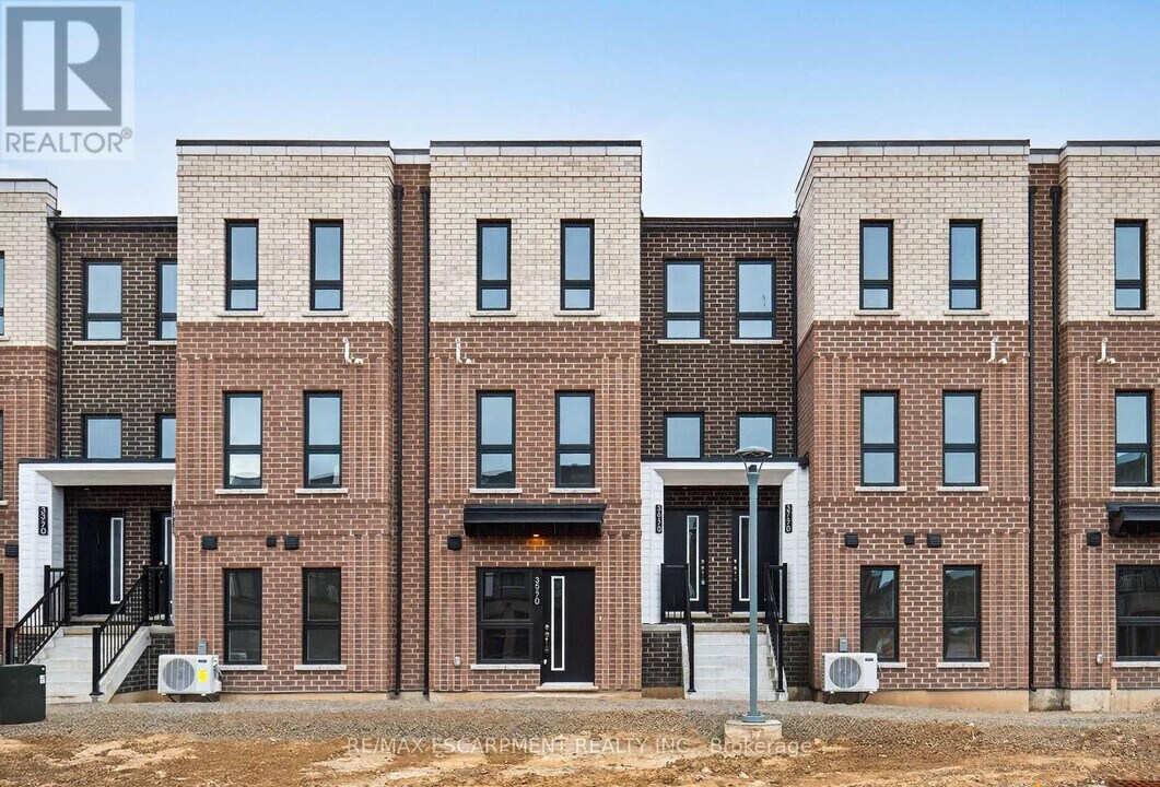 70 Kenesky Dr in Hamilton, ON - Building Photo