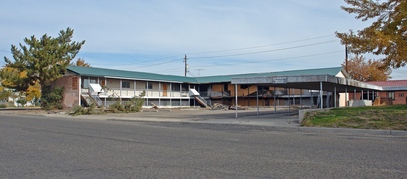 Char-Lou Apartments in Ontario, OR - Foto de edificio