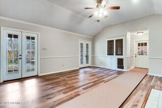 101 Chateau Pl in Lafayette, LA - Foto de edificio - Building Photo