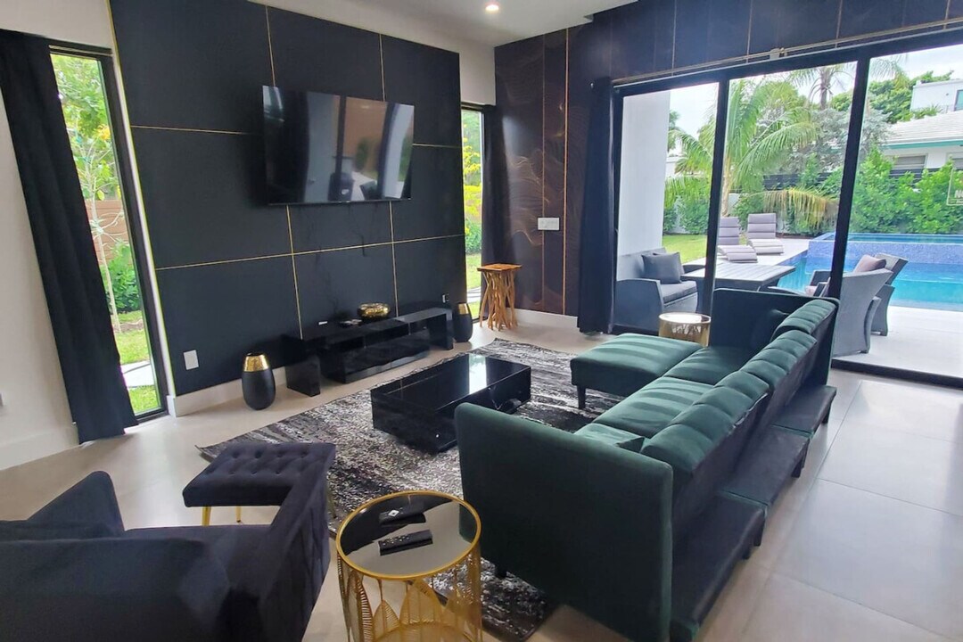 547 NE 16th Ave in Fort Lauderdale, FL - Building Photo