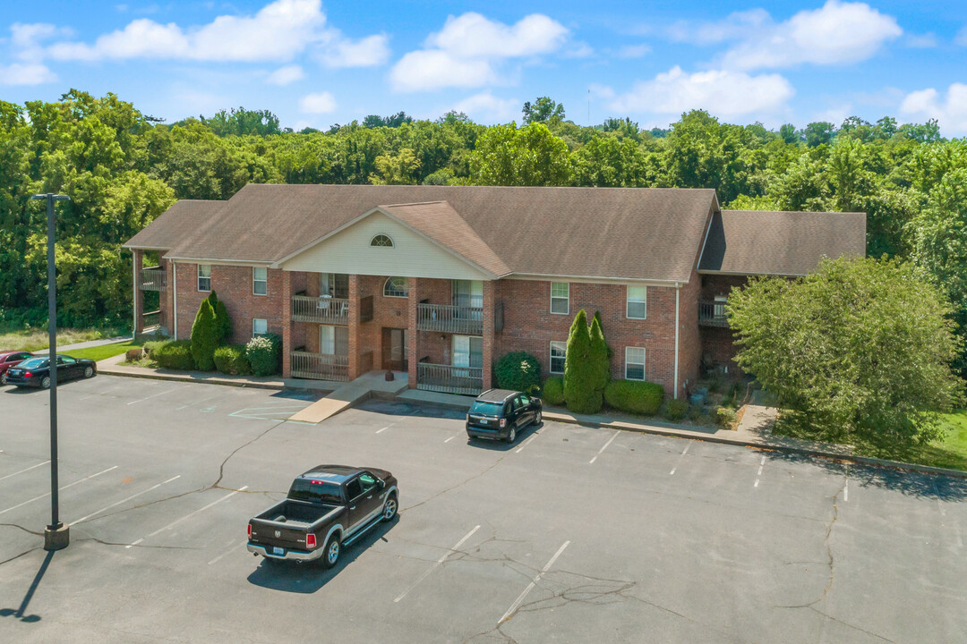 Mason Manor Apartments in Salem, IN - Foto de edificio